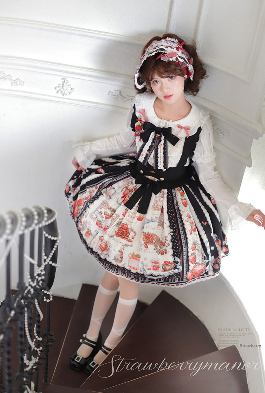 [Pre-orders available until 2/26] Strawberry Manor Print Suspender Skirt