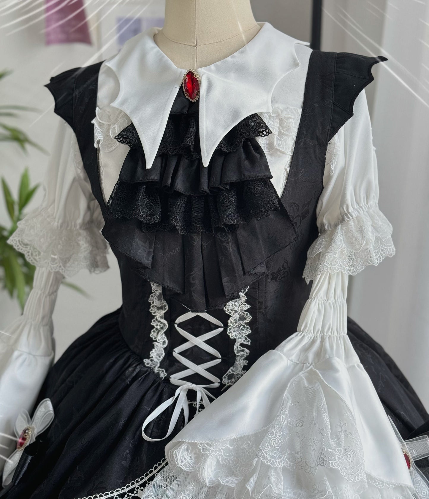 [Pre-orders available until 10/8] Rose of the Night Gothic Lolita Jumper Skirt