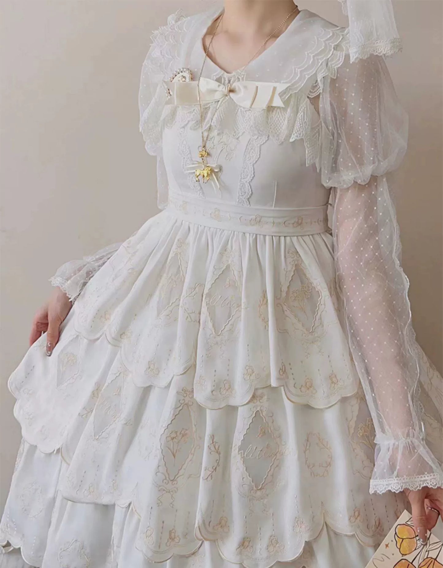 White Iris 月明かりのアヤメ刺繍ジャンパースカート