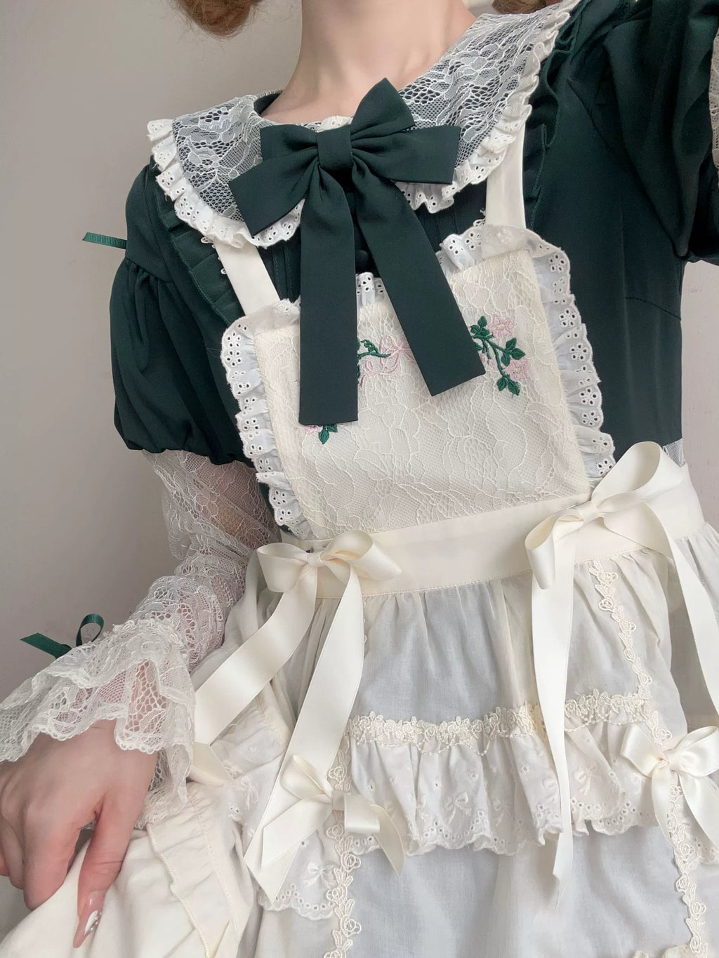 Simultaneous purchase only [Pre-orders available until 11/18] Flower Mist Path Apron, Bonnet, Headband