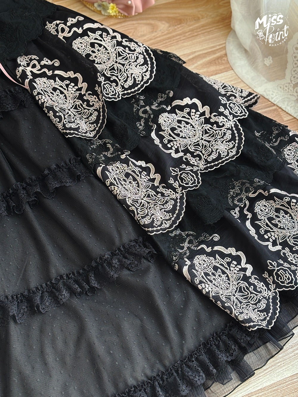 【受注予約9/25まで】Noble Garden 刺繍ジャンパースカート