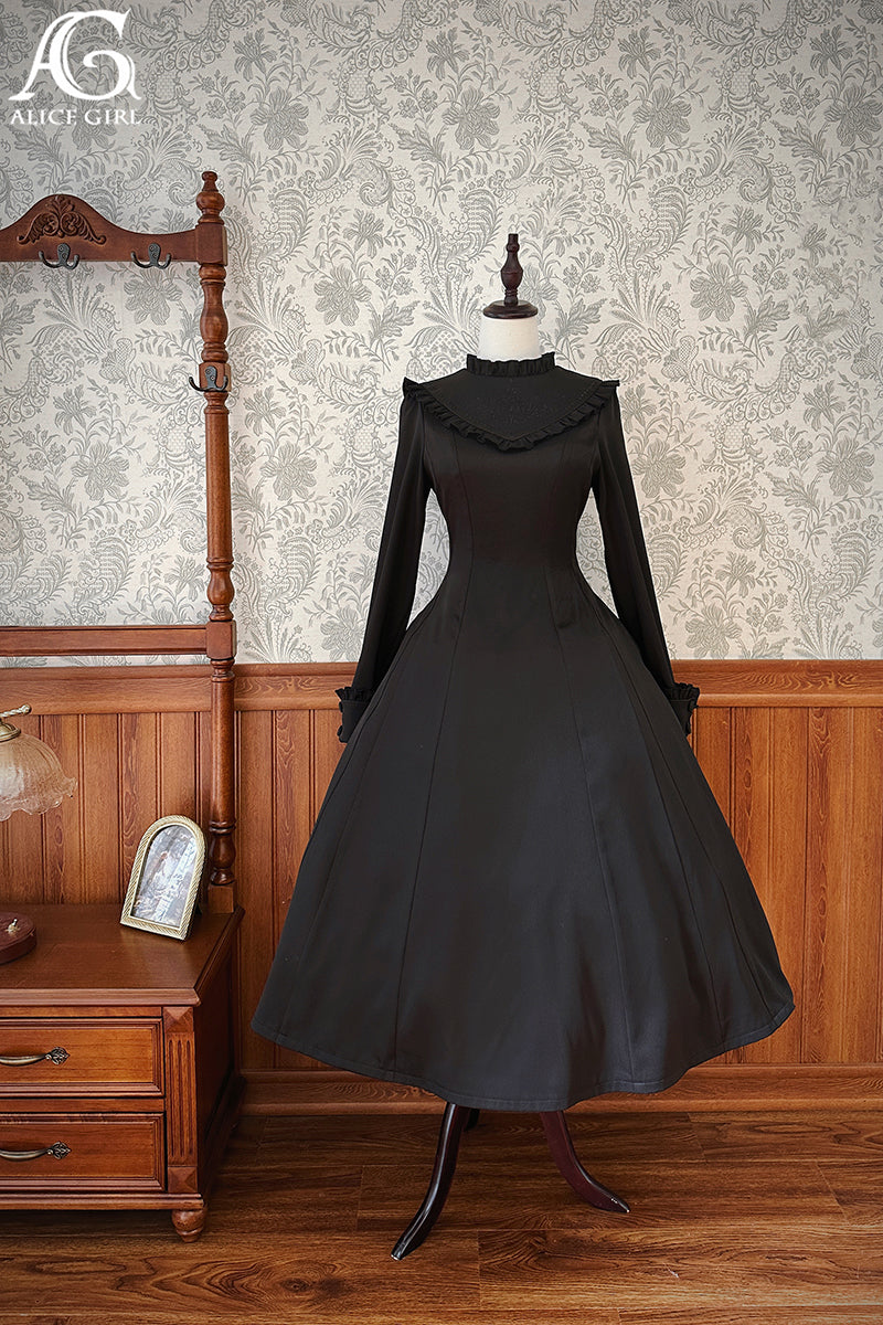 [Sale period ended] Little Black embroidered long dress and cape