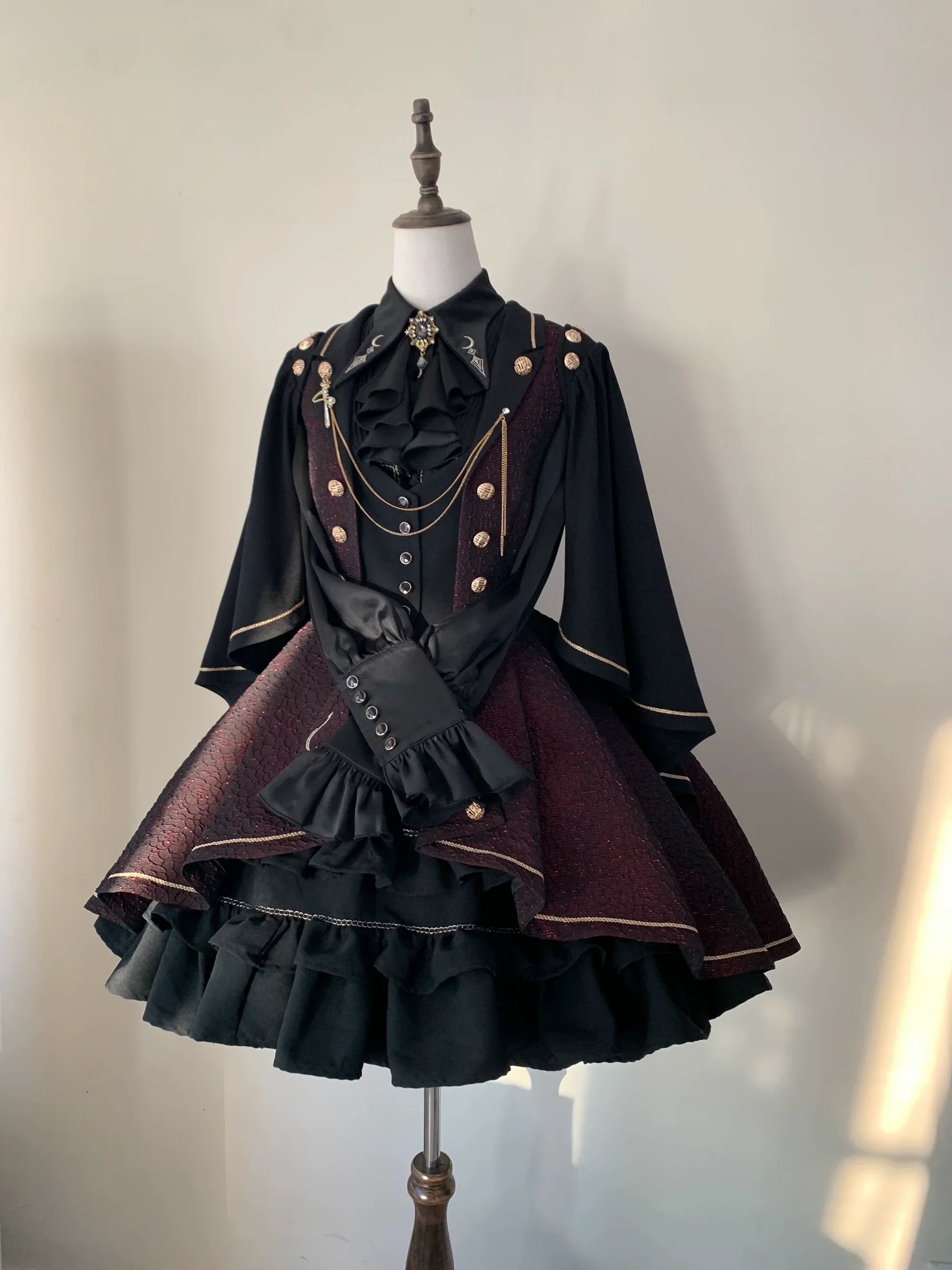 [Resale/Pre-orders until 10/16] Fallen Moon Law Vest with Cape