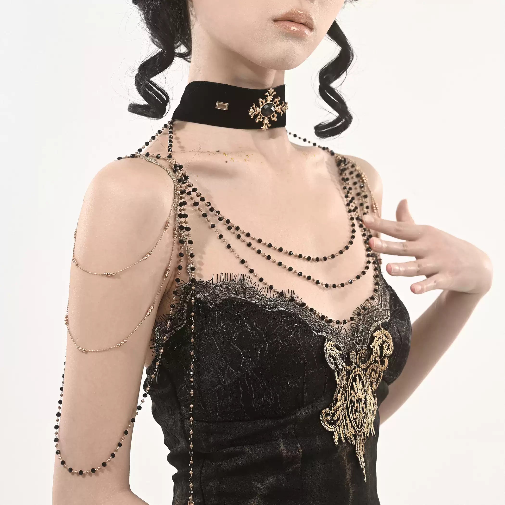 【DarkGothic】ベルベット×ショルダーチェーン 一体型レイヤードカラー | ダークゴシック