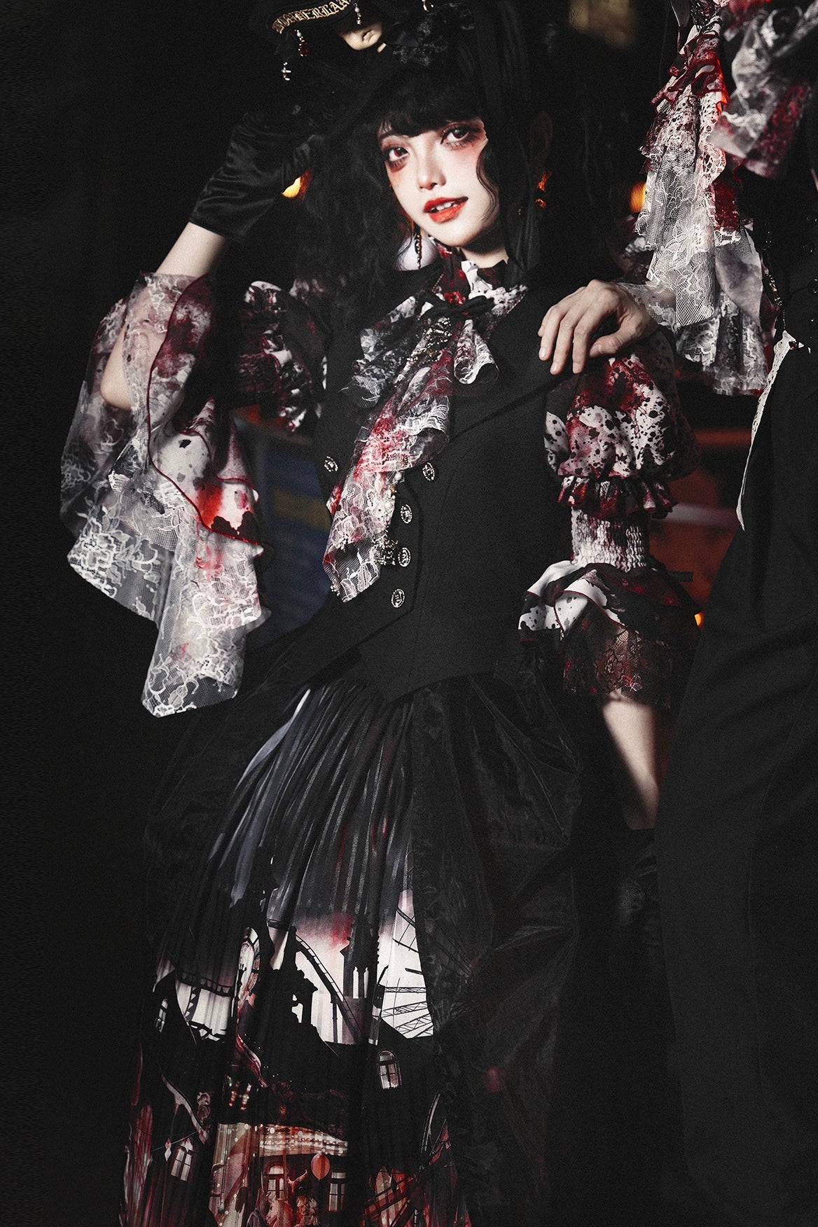 [Pre-orders available until 9/18] Horrible Wonderland Blood-stained print princess sleeve blouse