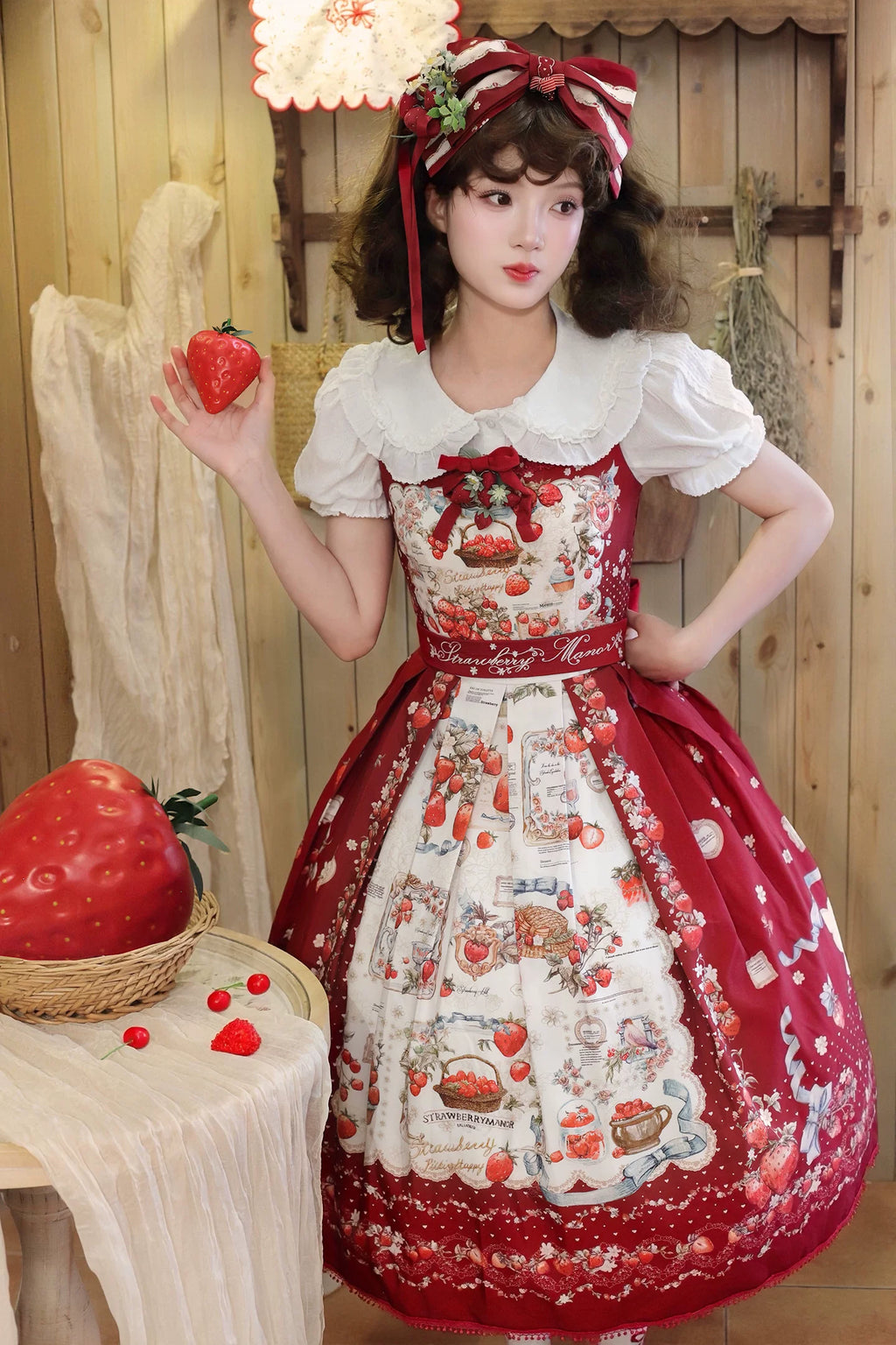 【受注予約10/29まで】Strawberry Manor プリントジャンパースカート・ミドル丈
