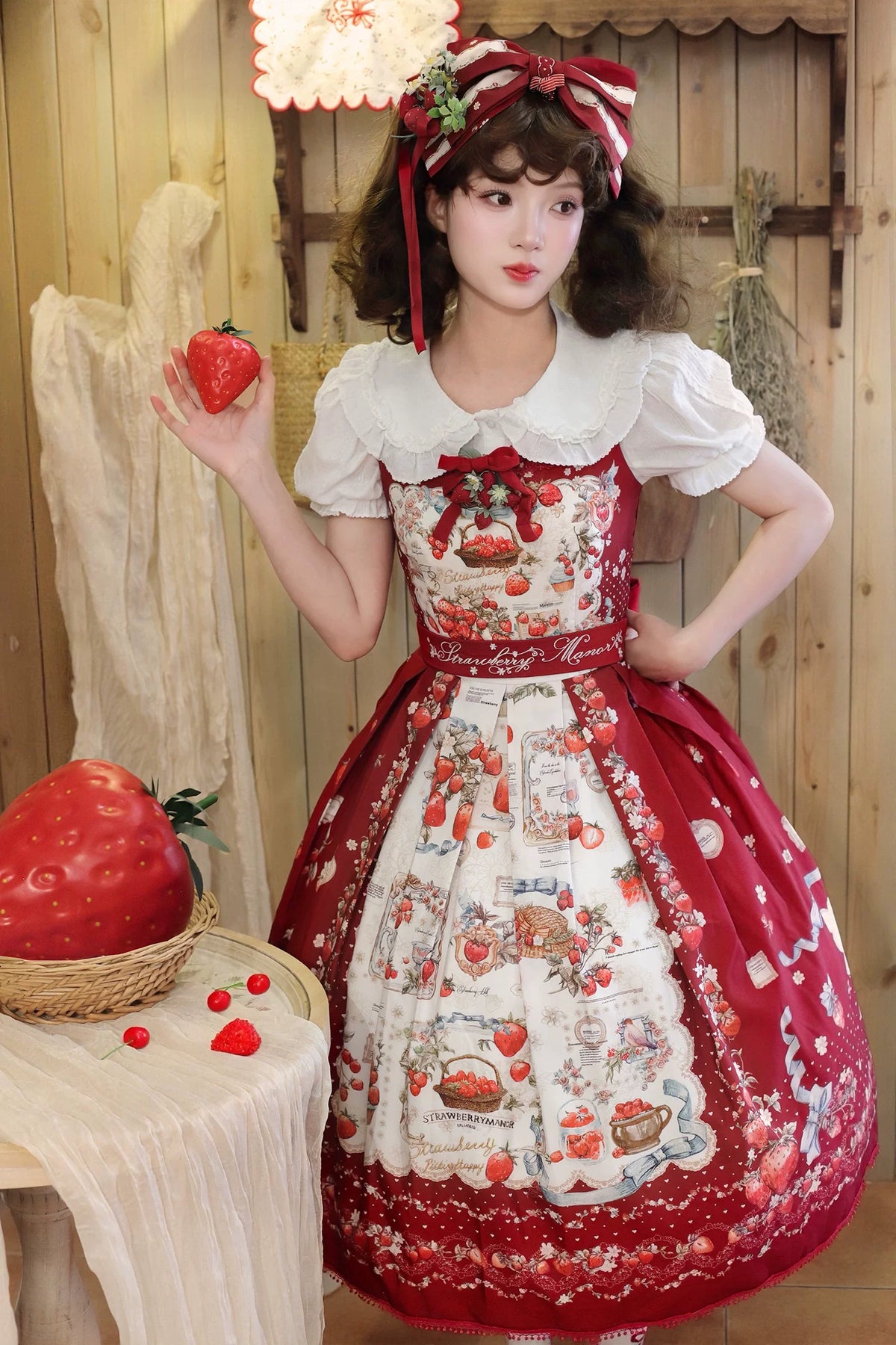 【受注予約10/29まで】Strawberry Manor プリントジャンパースカート・ミドル丈