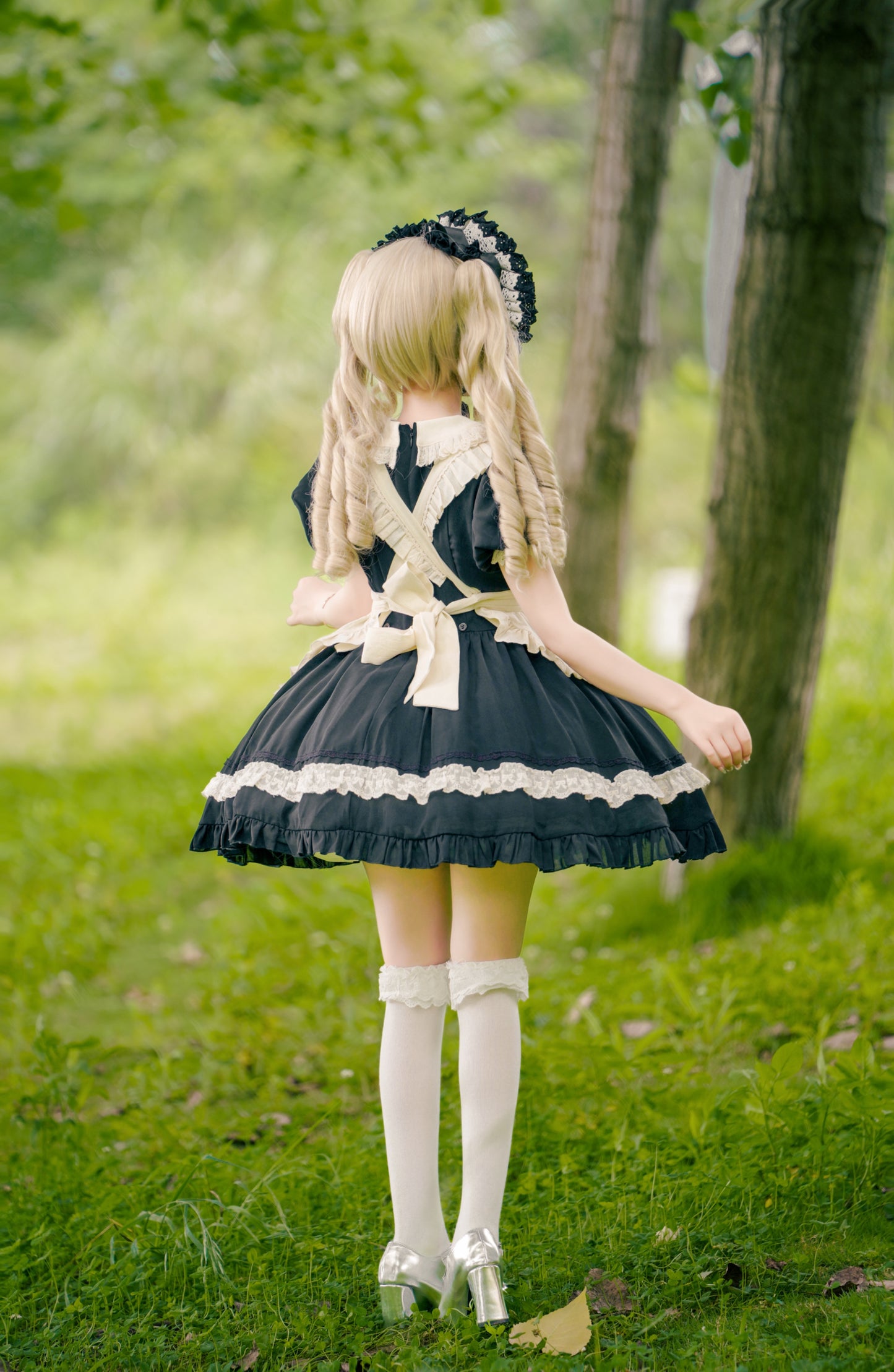 フリル襟の半袖メイドワンピース エプロン付き ショート丈