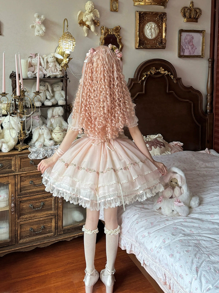 Misty Bloom 花刺繍のミニ丈ジャンパースカート – ロリータ Misty Bloom 花刺繍のミニ丈ジャンパースカート – ロリータ