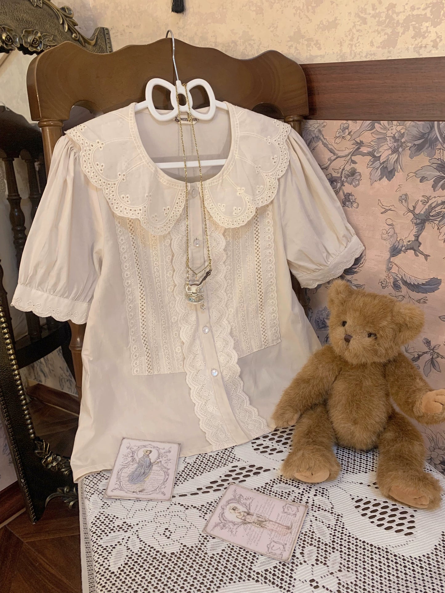 [Pre-orders available until 5/8] Sweetie Sheep Cutwork Lace Short Sleeve Blouse