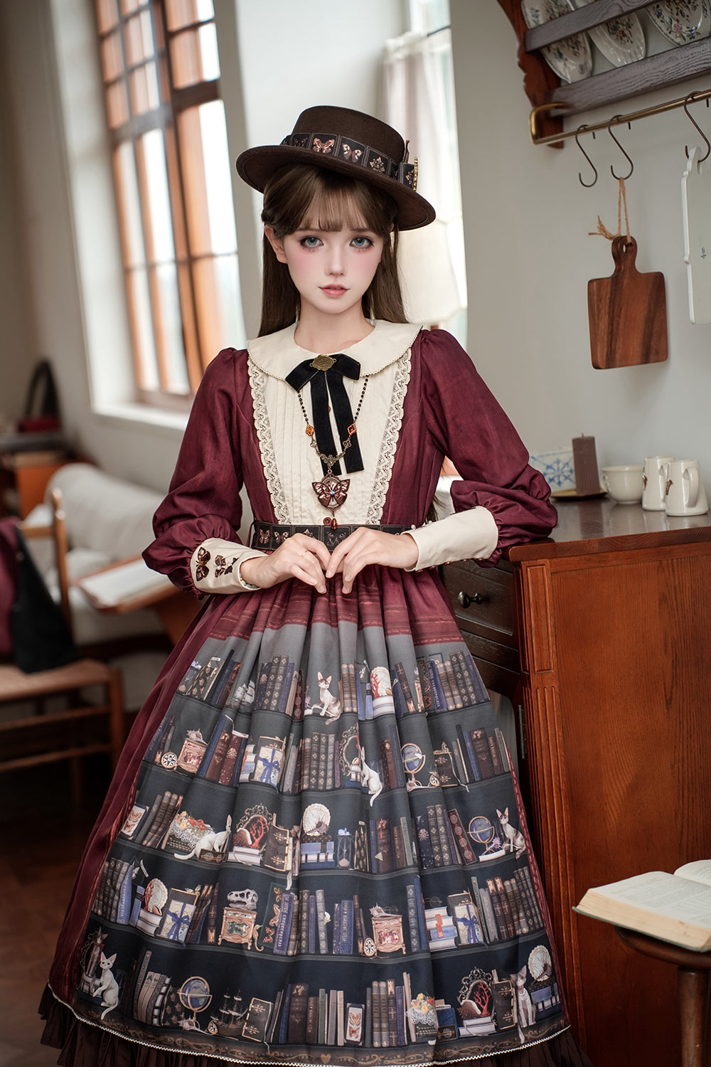 【受注予約11/6まで】German Bookcase ワンピース （ケープ付）