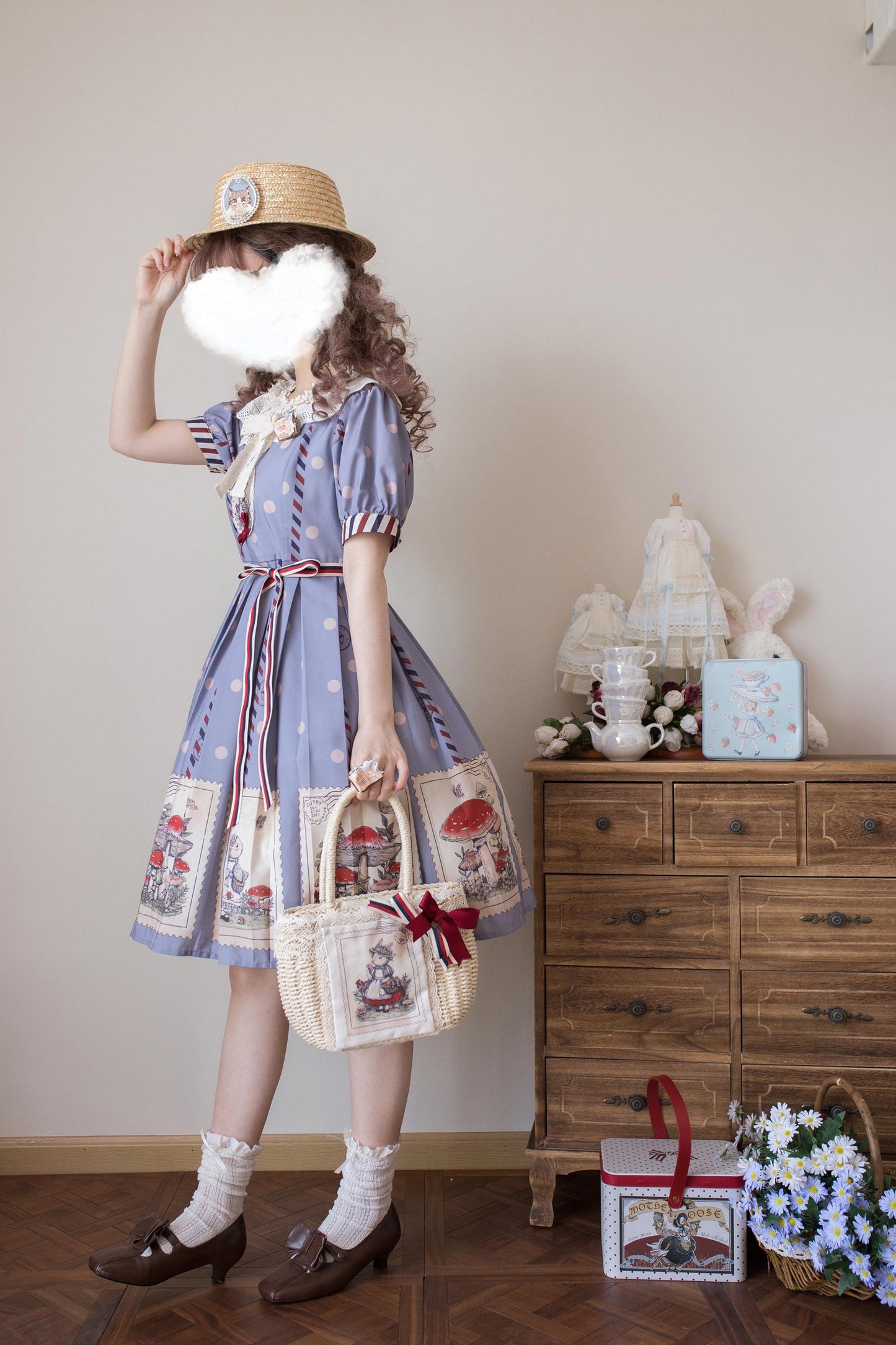 キノコとウサギの切手デザインワンピース