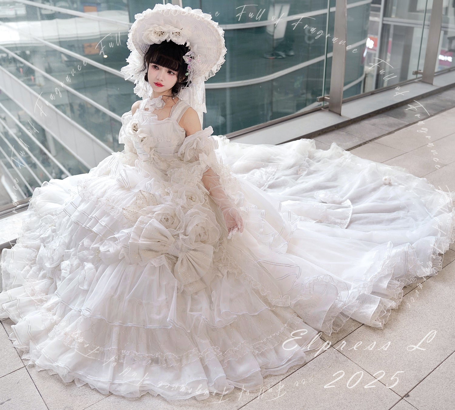 [Pre-orders available until 2/26] Full of Fragrance Dress with Train and Inner Skirt - White