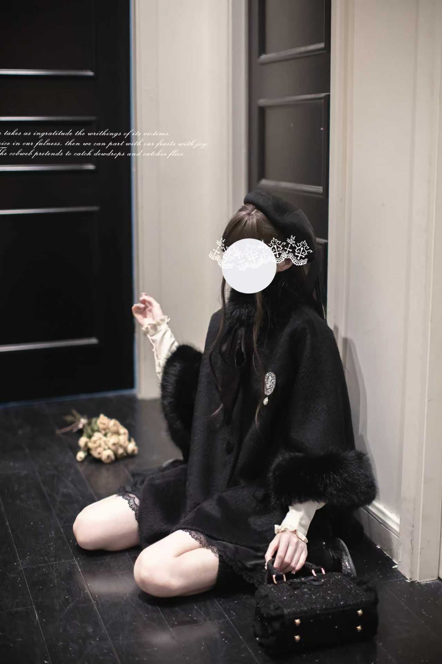 お嬢様ブラックのファー付きマント