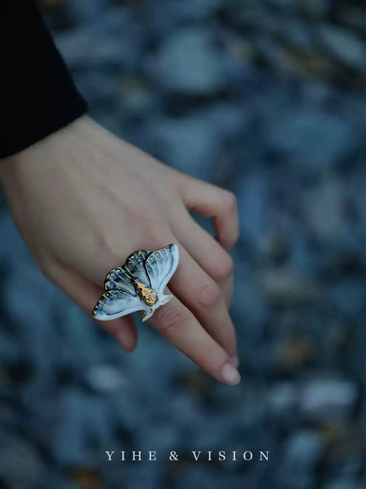 【藍凌蛾 LanLingE】陶磁器リング | Midnight Moth  纏うほどに美しい、陶磁器×ゴールドのリング