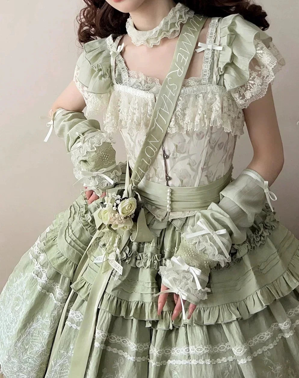 [Pre-orders available until 5/16] Set of short-sleeved top, camisole corset and skirt