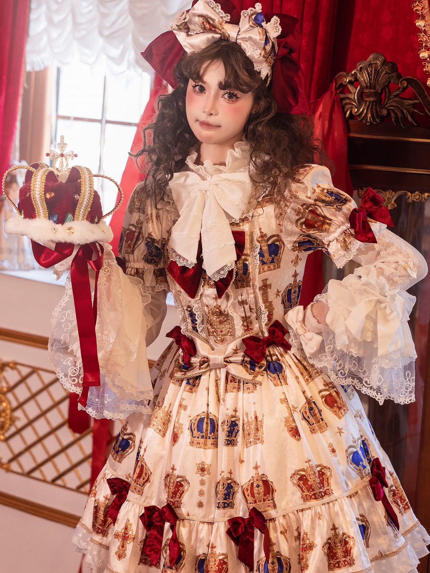 [Pre-orders available until 9/15] Star Crown Velvet Ribbon Print Dress