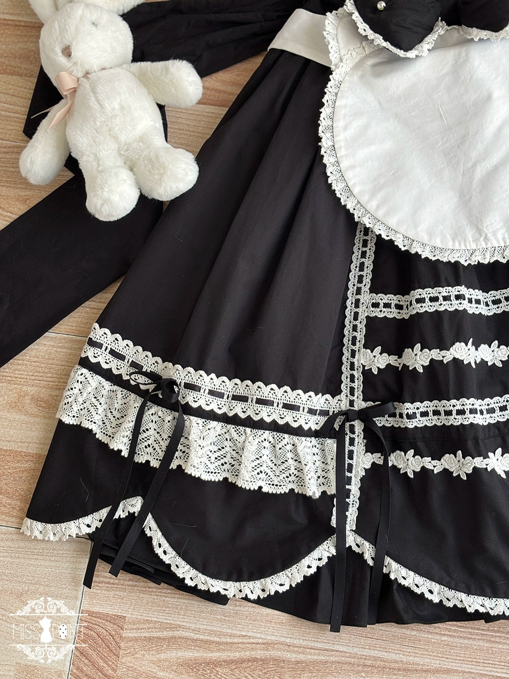 【予約販売】Antique Petal Rabbit リボンジャンパースカート