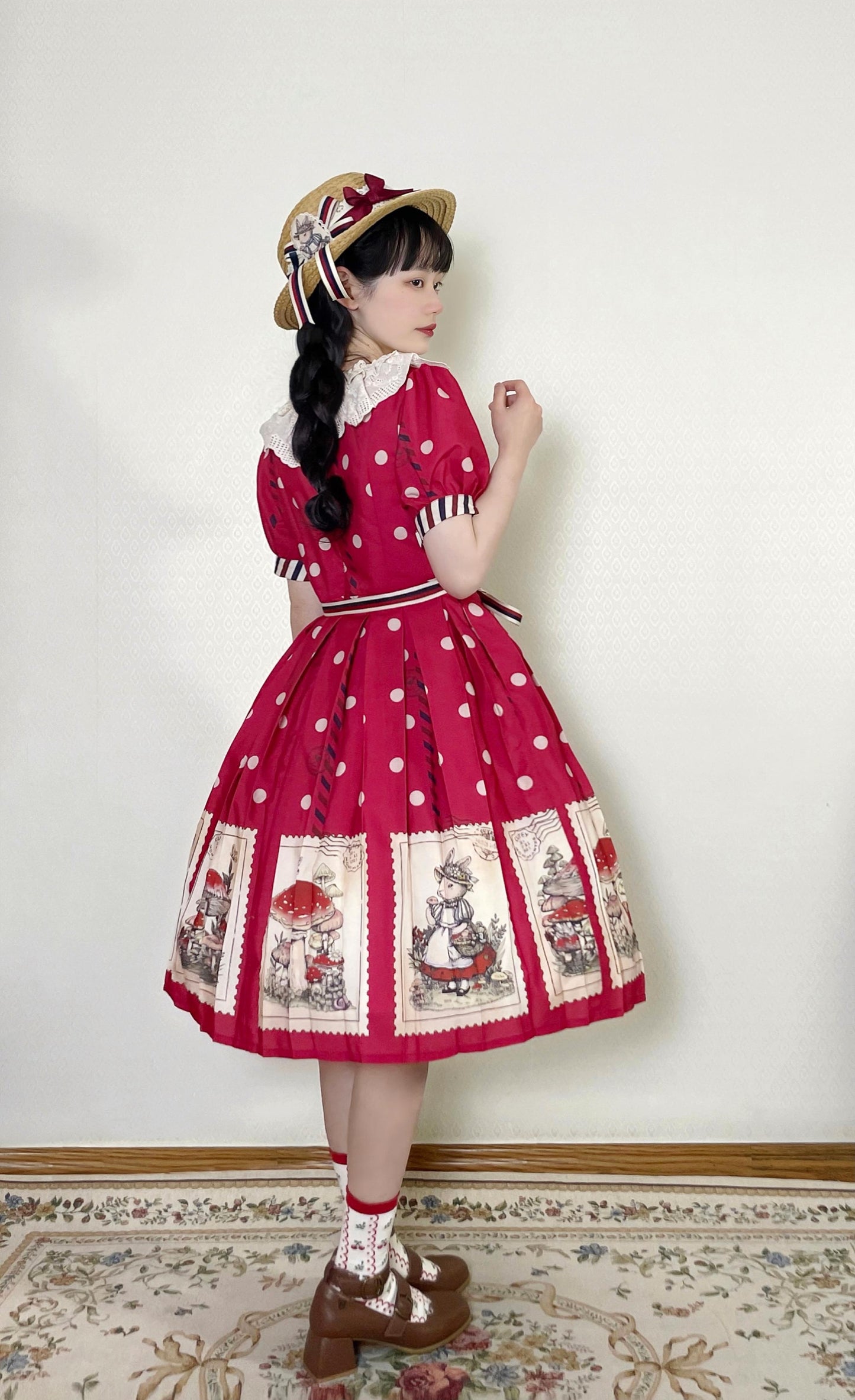 キノコとウサギの切手デザインワンピース