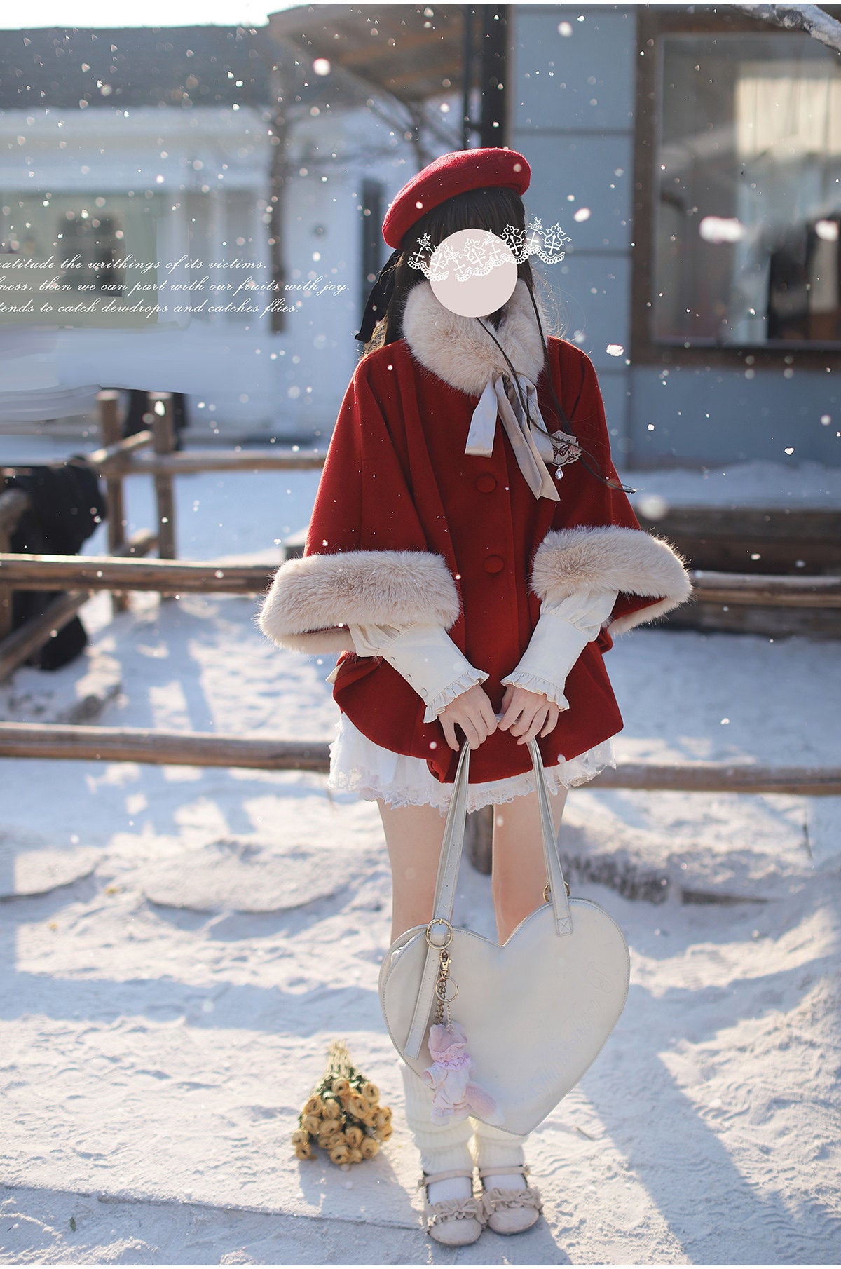 クラシカルレッドのファー付きマント