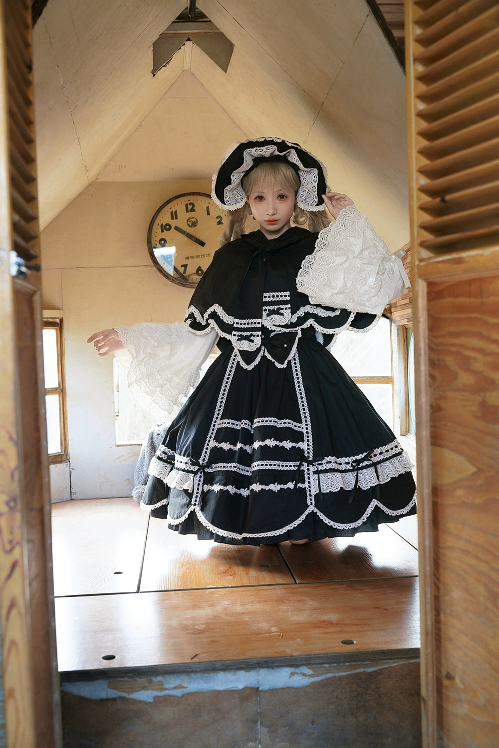 【予約販売】Antique Petal Rabbit うさ耳付きケープ