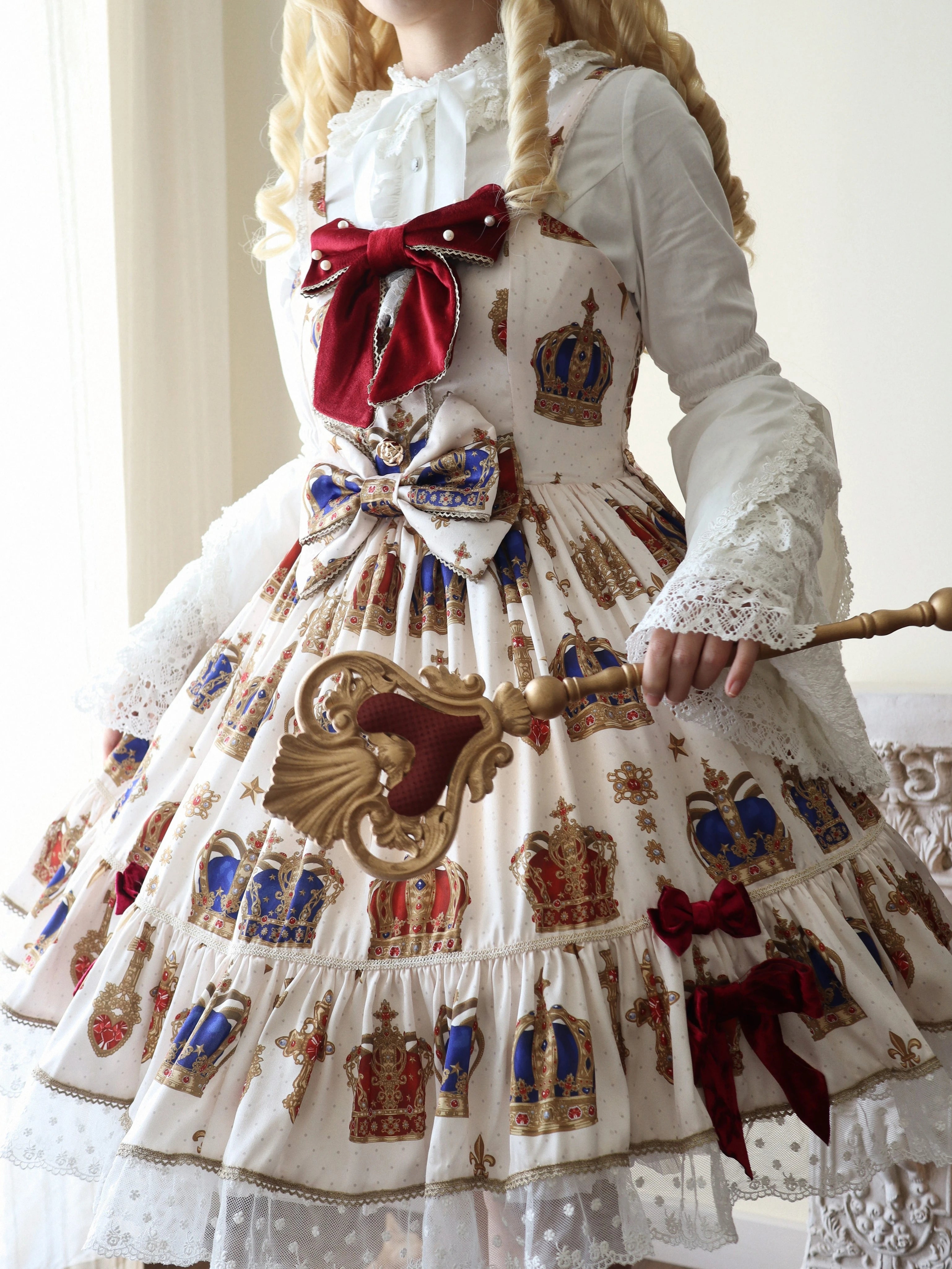 [Pre-orders available until 3/9] Star Crown Velvet Ribbon Print Jumper Skirt