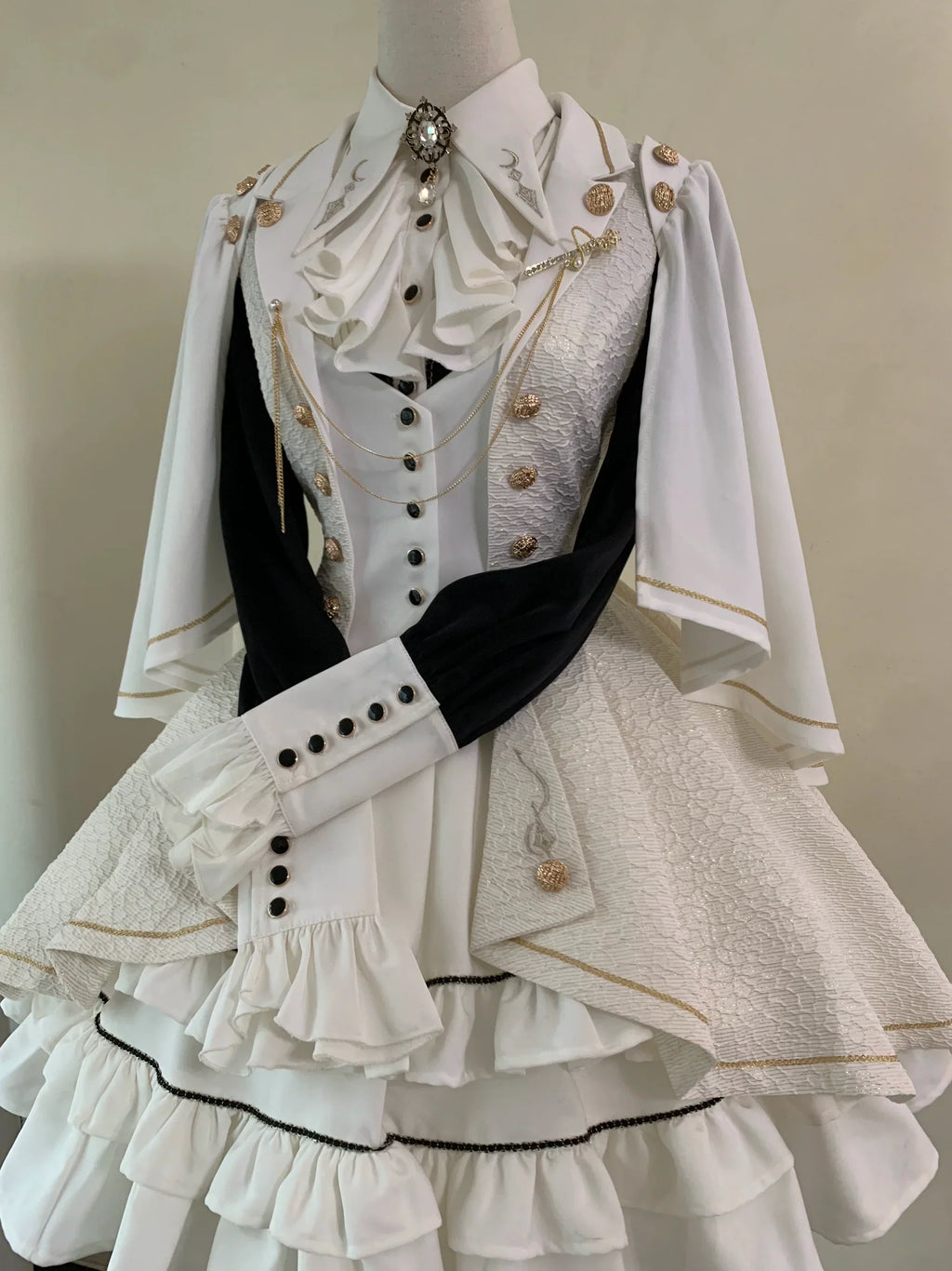 [Resale/Pre-orders until 10/16] Fallen Moon Law Vest with Cape