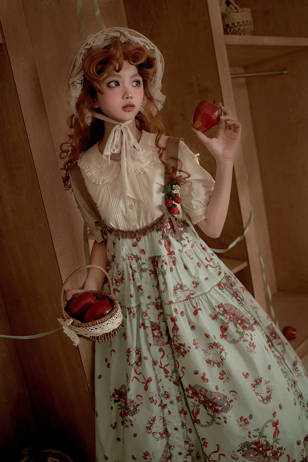 Picnic Basket ジャンパースカート いちご柄 – ロリータファッション Picnic Basket ジャンパースカート いちご柄 – ロリータファッション