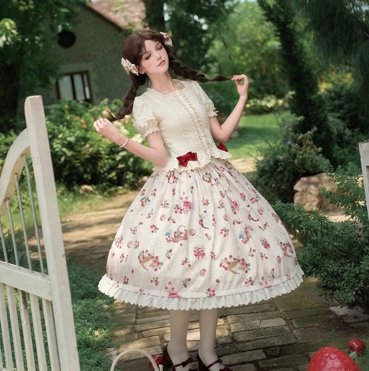 【受注予約8/14まで】 Strawberry Whisper プリントスカート