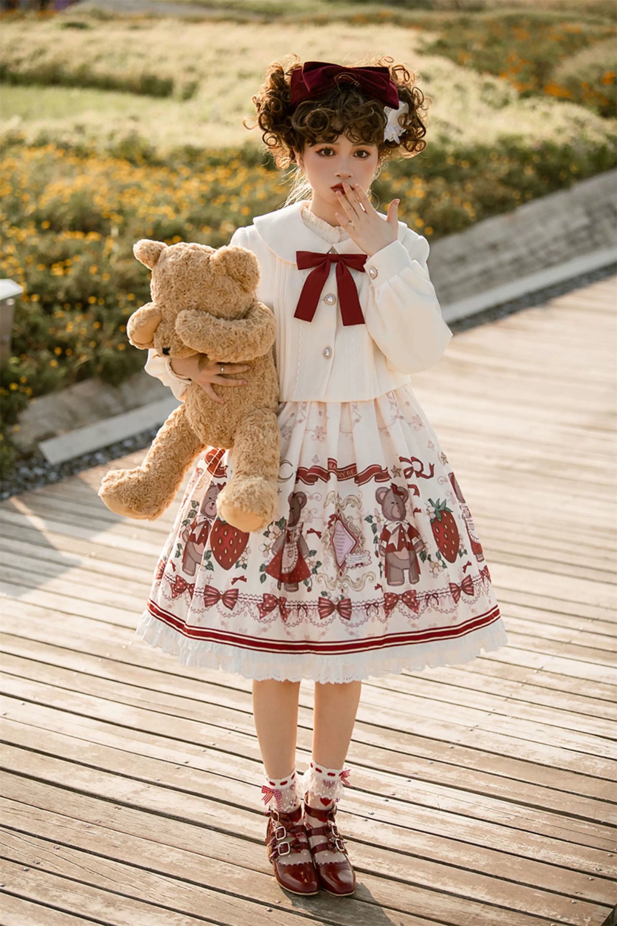 いちごとクマの甘ロリジャンパースカートとショートジャケット