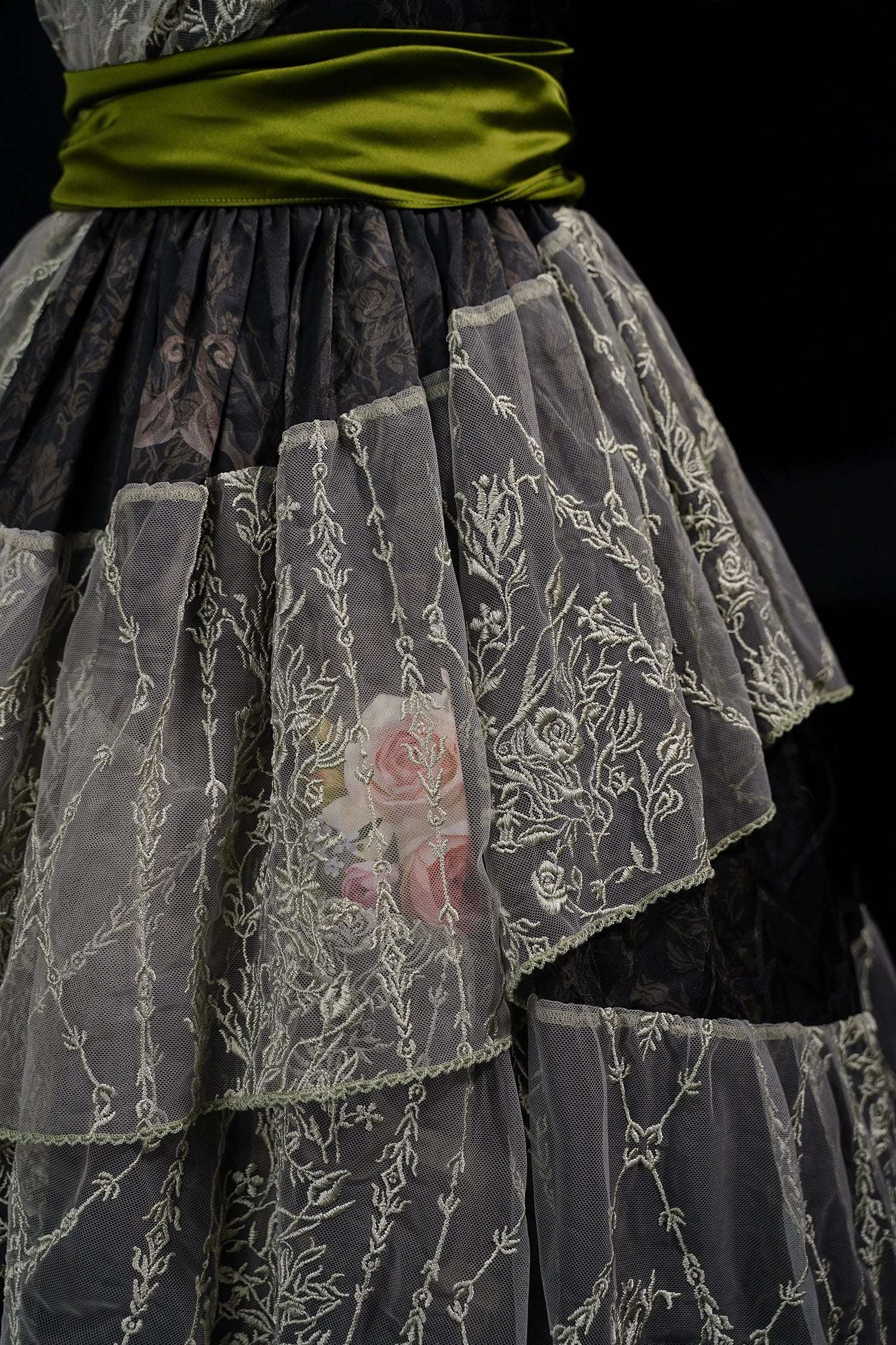 [Pre-orders available until 1/23] Anthea Garden jumper skirts in two styles, with floral prints