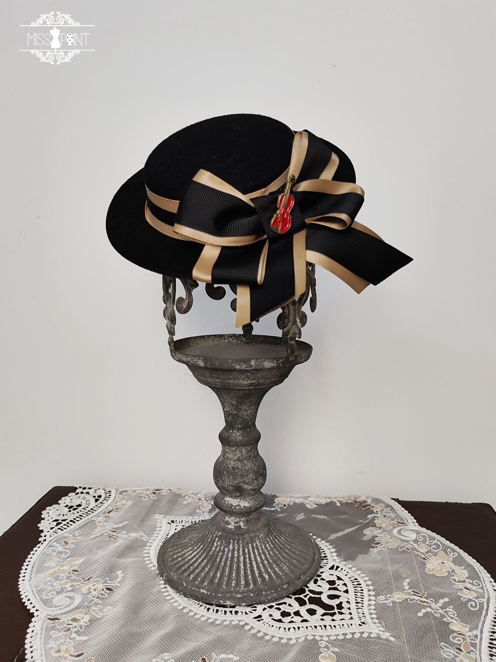 [Only available with simultaneous purchase] Golden Movement Classical Hat