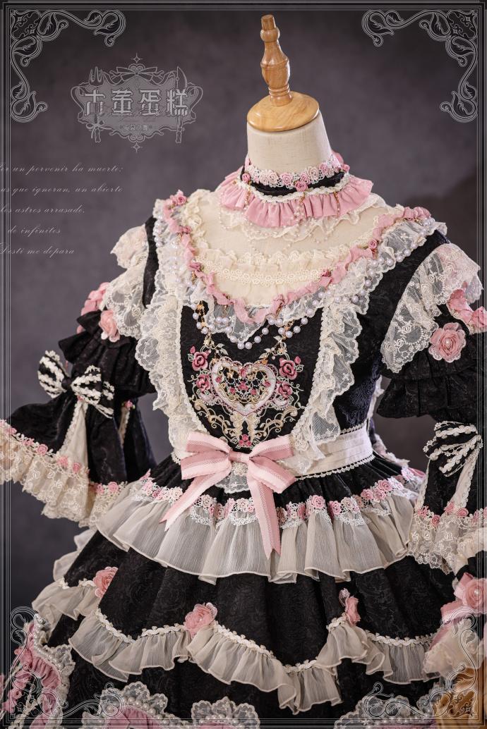 [Pre-orders available until 2/12] Antique Cake Heart Lolita Dress - Black