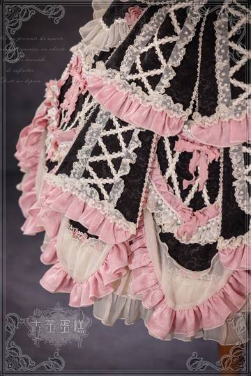 [Pre-orders available until 2/12] Antique Cake Heart Lolita Dress - Black