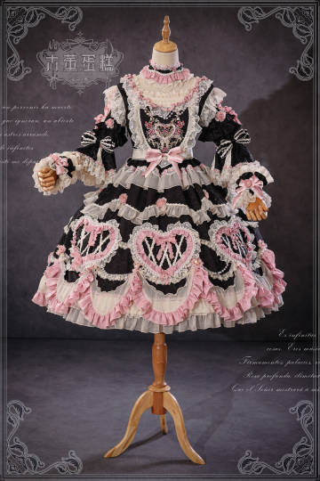 [Pre-orders available until 2/12] Antique Cake Heart Lolita Dress - Black