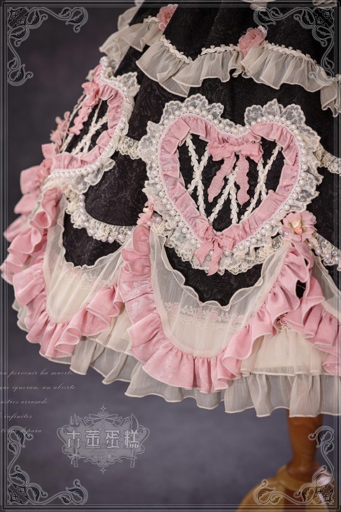 [Pre-orders available until 2/12] Antique Cake Heart Lolita Dress - Black