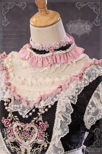 [Pre-orders available until 2/12] Antique Cake Heart Lolita Dress - Black
