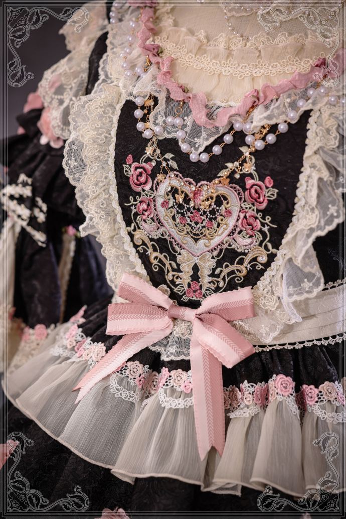 [Pre-orders available until 2/12] Antique Cake Heart Lolita Dress - Black