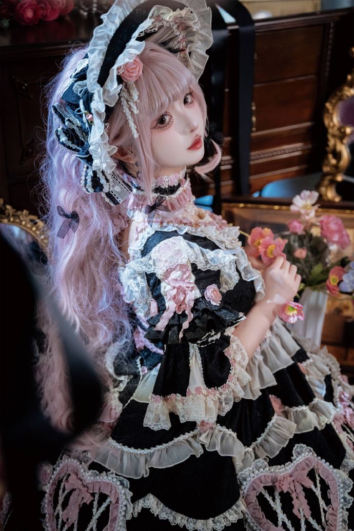 [Pre-orders available until 2/12] Antique Cake Heart Lolita Dress - Black