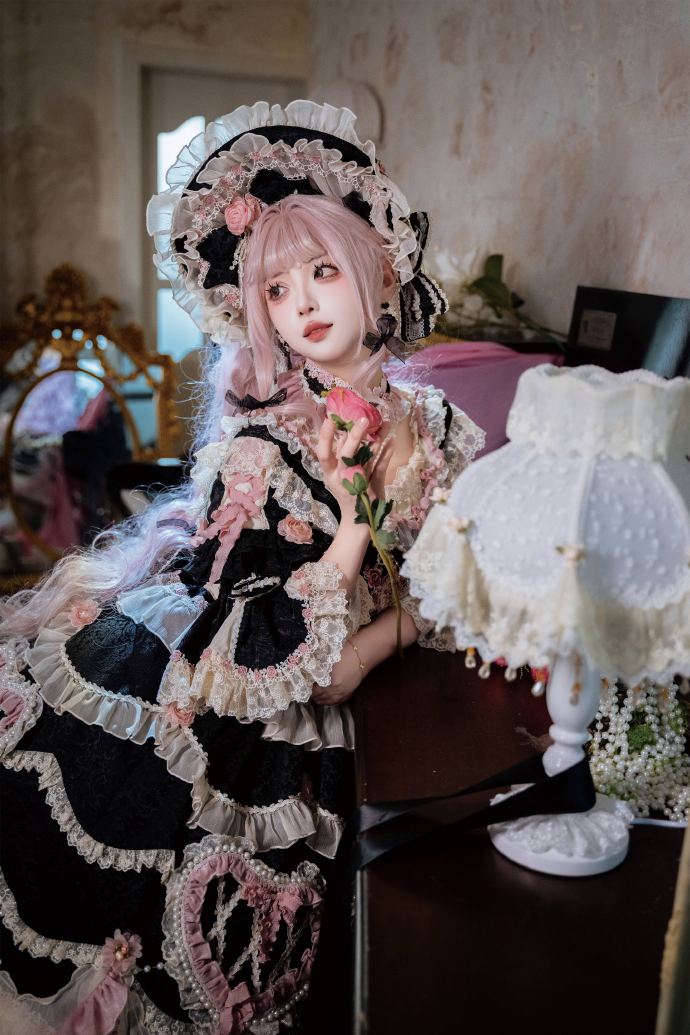[Pre-orders available until 2/12] Antique Cake Heart Lolita Dress - Black