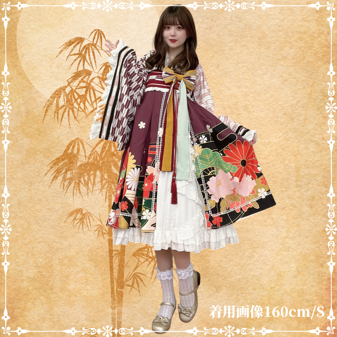 Feather pattern haori and Daruma and flower print skirt Japanese loli