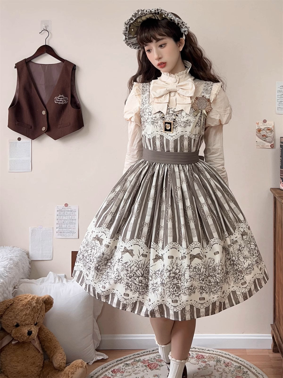 [Sale period ended] Blooming Flowers and Clocks Jumper Skirt