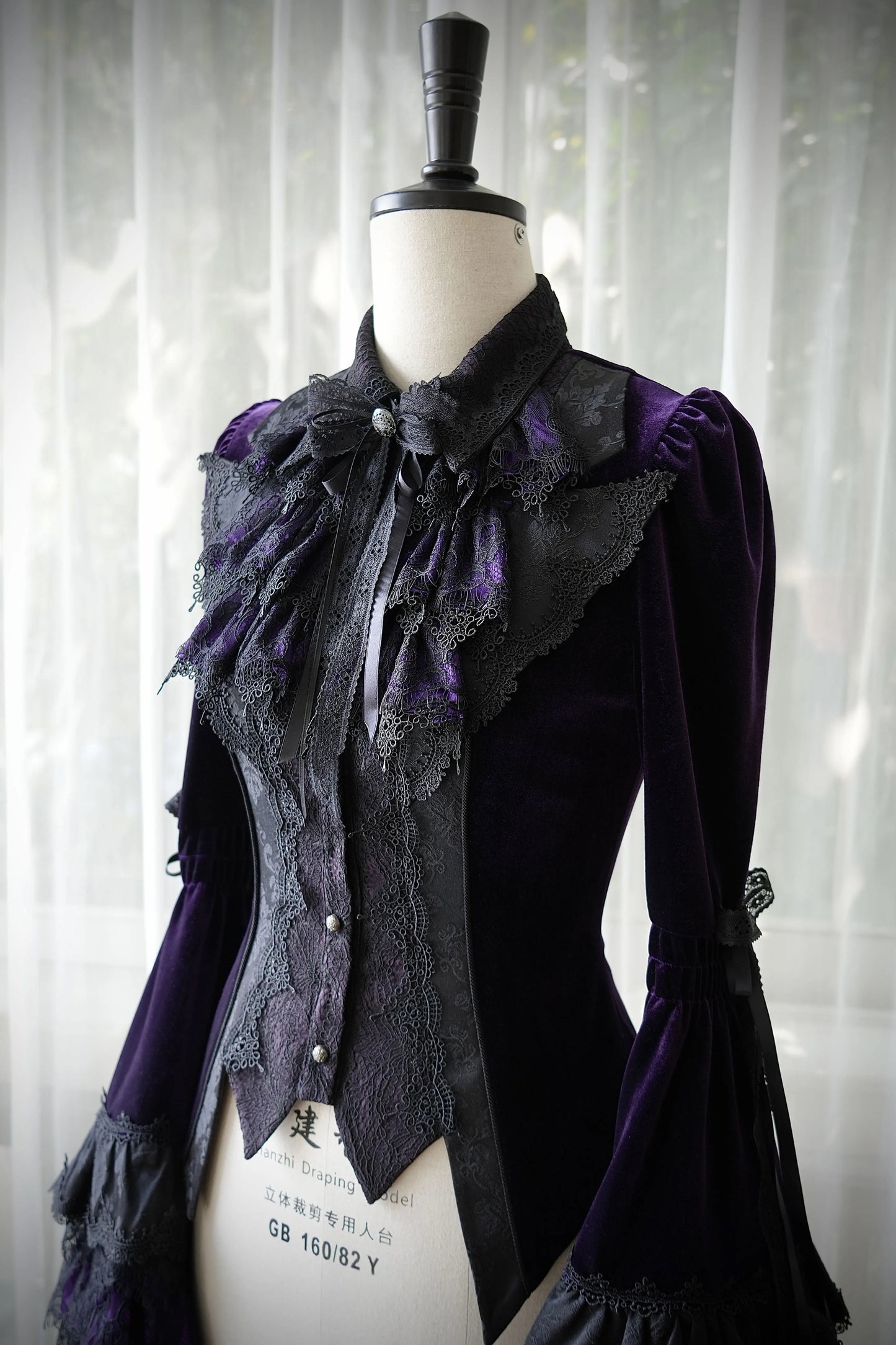 [Sale period ended] Sabbath Gothic velvet and lace slim jacket