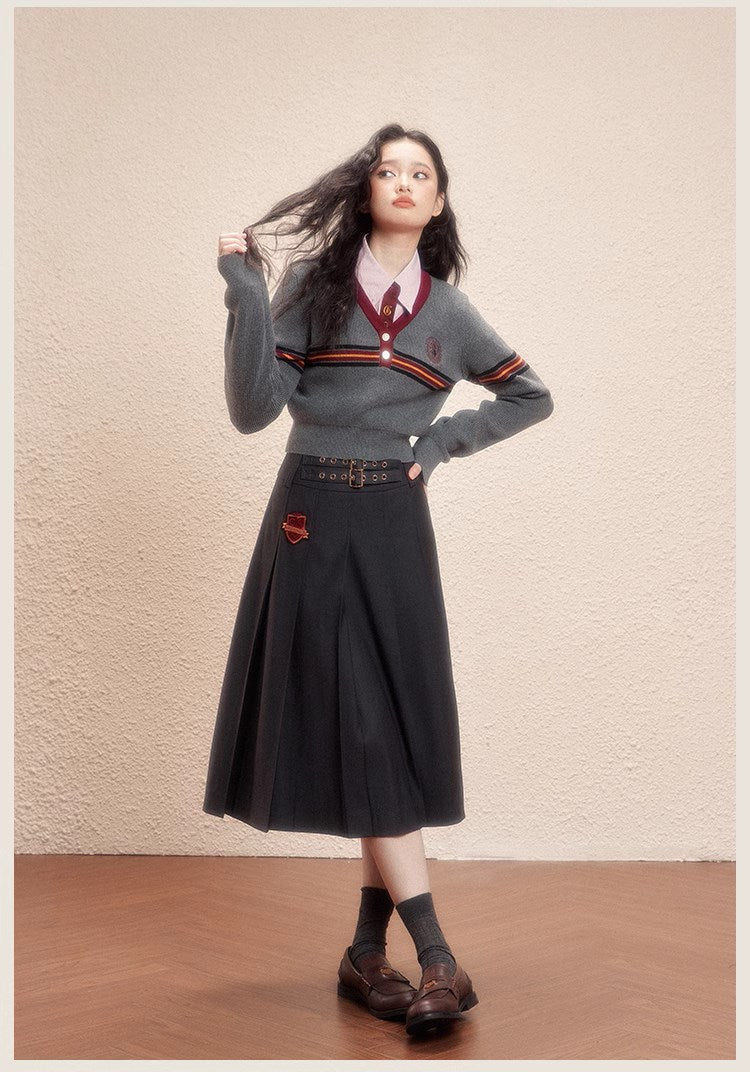 [Pre-order] Hogwarts School of Witchcraft and Wizardry V-neck short length knit