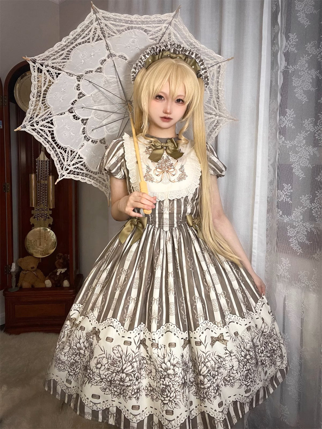 Blooming Flowers and Clocks 半袖ワンピース