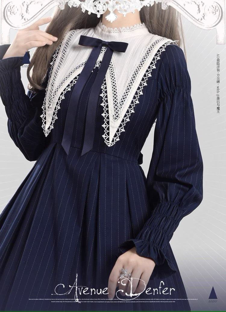 大きな付け襟付きのピンストライプワンピース – ロリータファッション