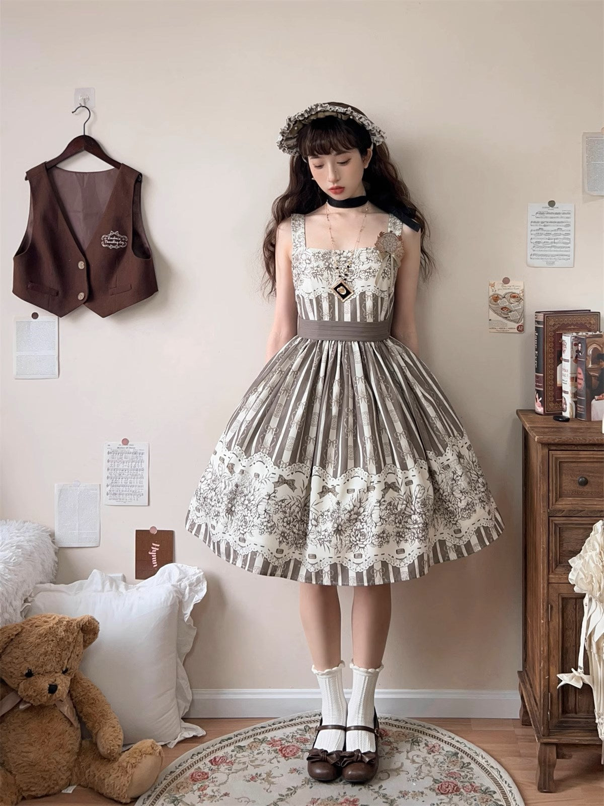 [Sale period ended] Blooming Flowers and Clocks Jumper Skirt