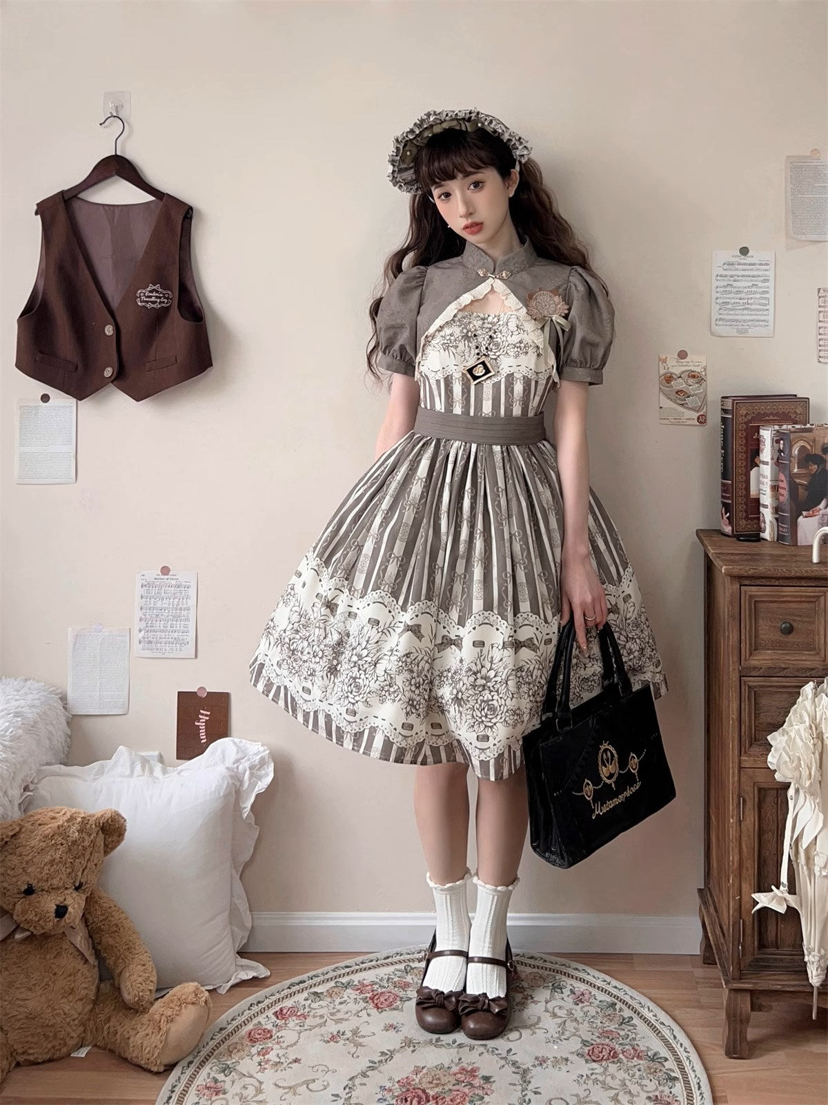 [Sale period ended] Blooming Flowers and Clocks Jumper Skirt