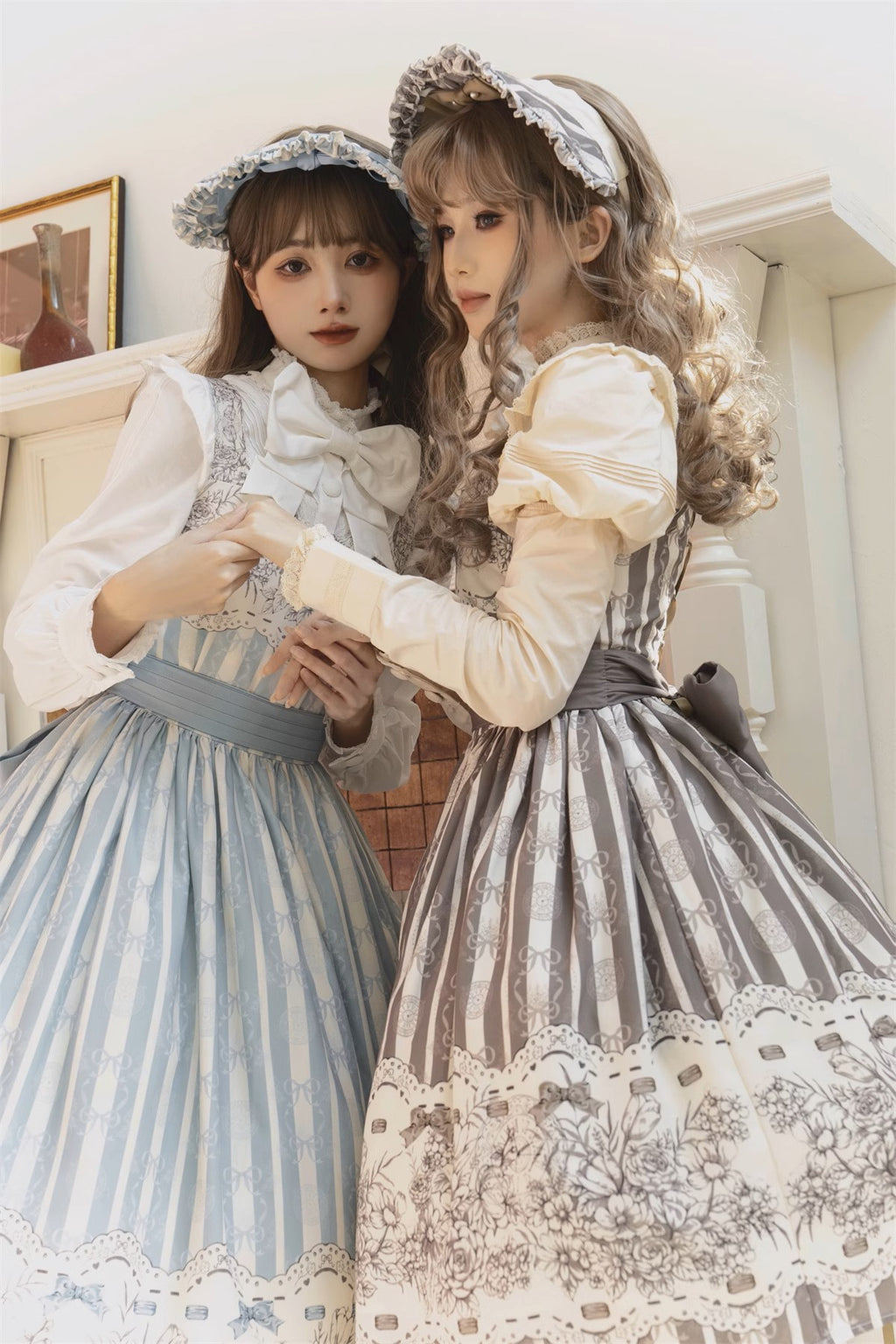 Blooming Flowers and Clocks ジャンパースカート