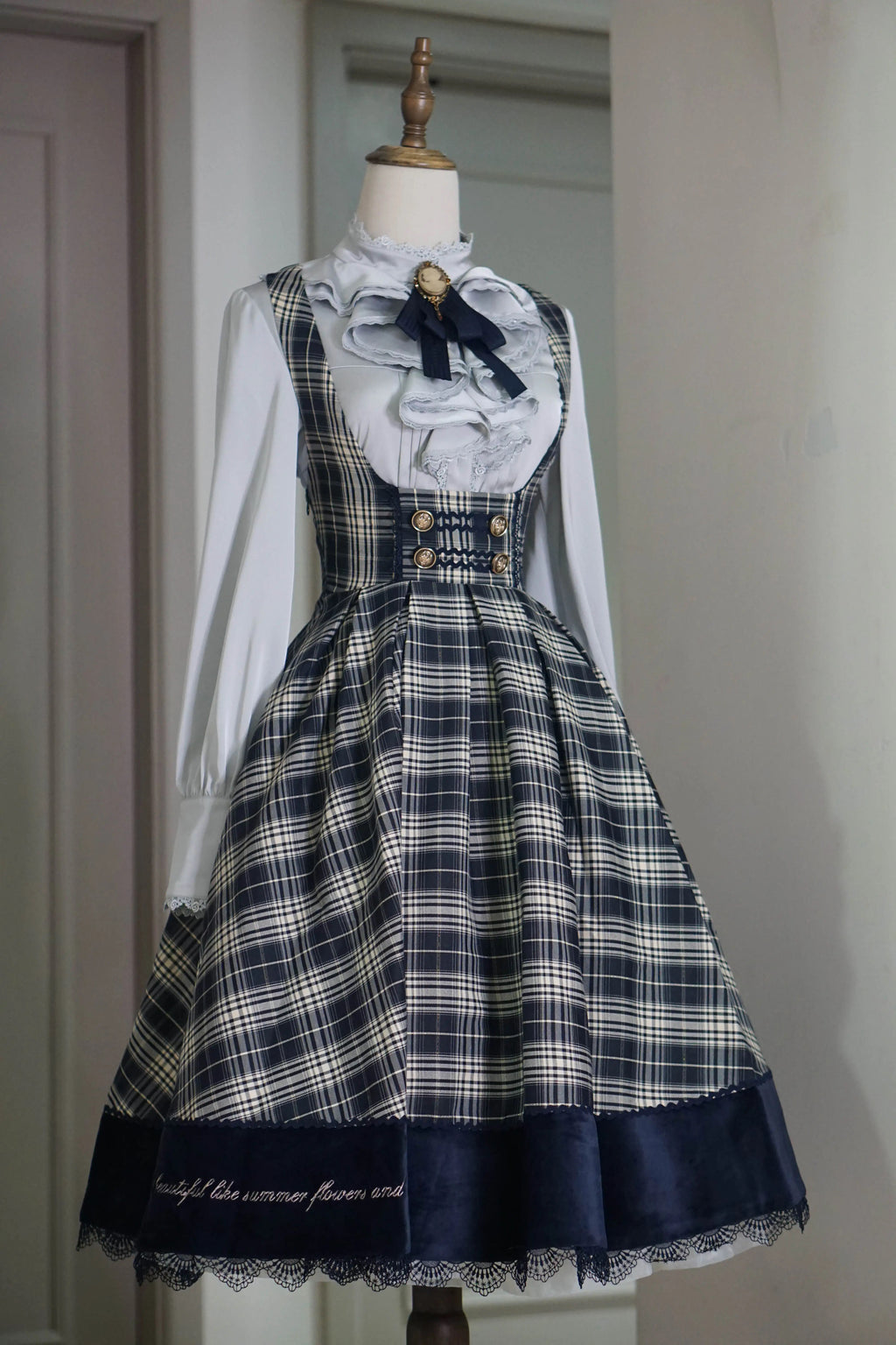 Fontainebleau クラシカルフリルブラウス